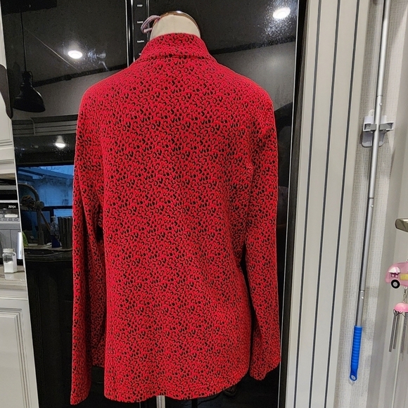 JM COLLECTION RED & BLACK LEOPARD JACKET - Picture 4 of 8